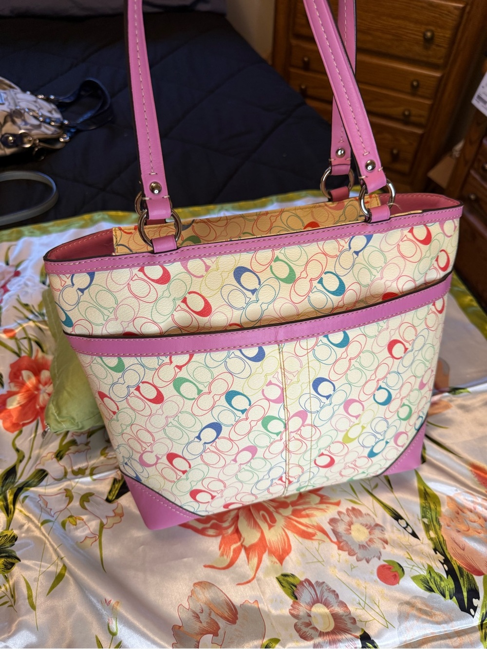 Coach Heritage Chelsea Multicolor Signature Tote Pink Trim + Flower Charm - Picture 2 of 15